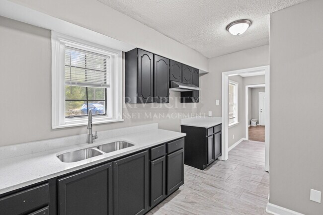 Foto del edificio - 4051 Auburn Rd