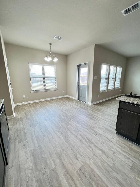 Building Photo - 1117 Lakeway Crossing Dr