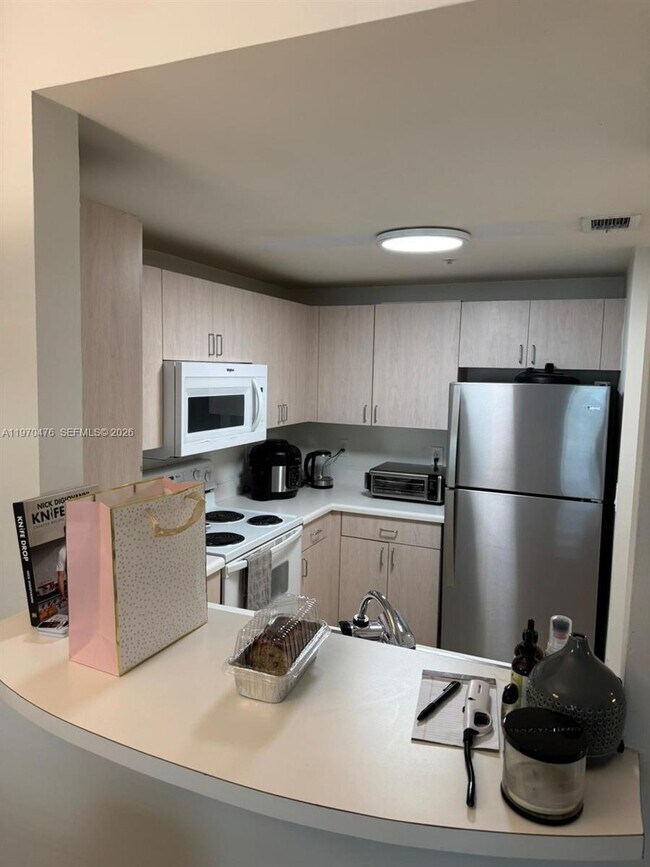 Foto del edificio - 50 Menores Ave