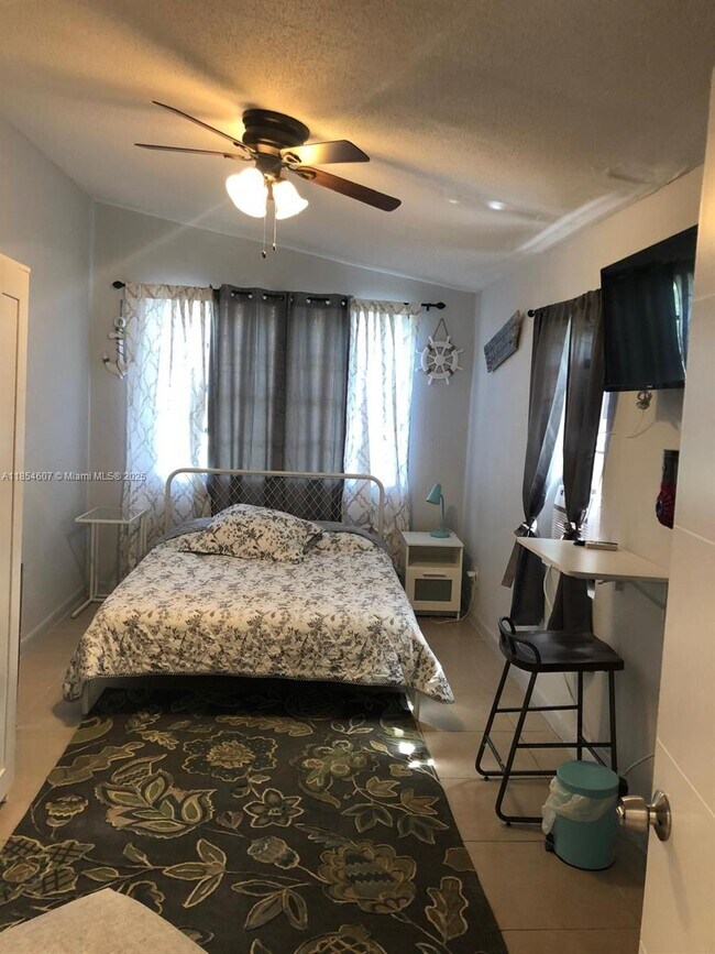 Foto del edificio - 2213 SW 1st Ct