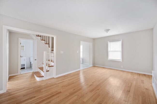Building Photo - 57 Dictum Ct
