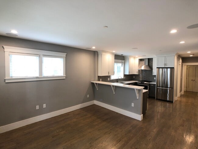 Building Photo - 88 Rossmore Rd