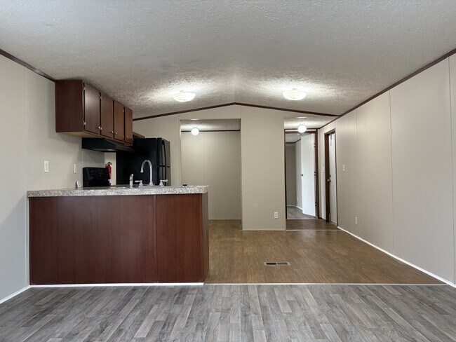 Building Photo - 603 Aster Bend