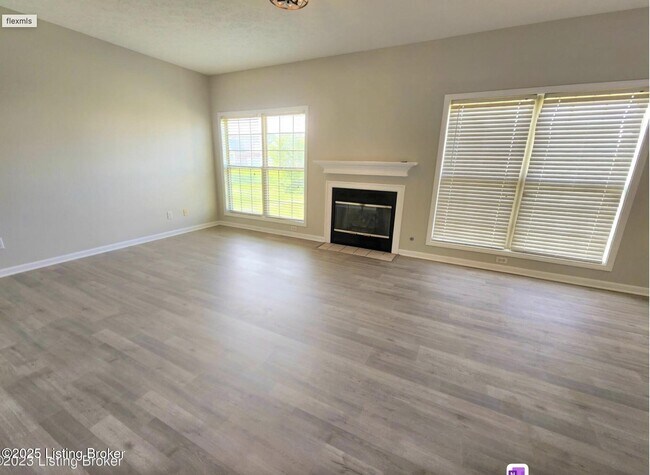 Foto del edificio - 7223 Meadow Ridge Dr