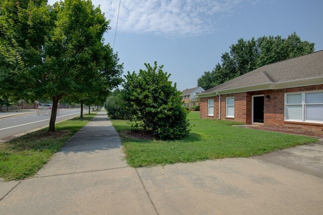 Building Photo - Your Ideal Rental Home Awaits: 3 Beds | 2 ...