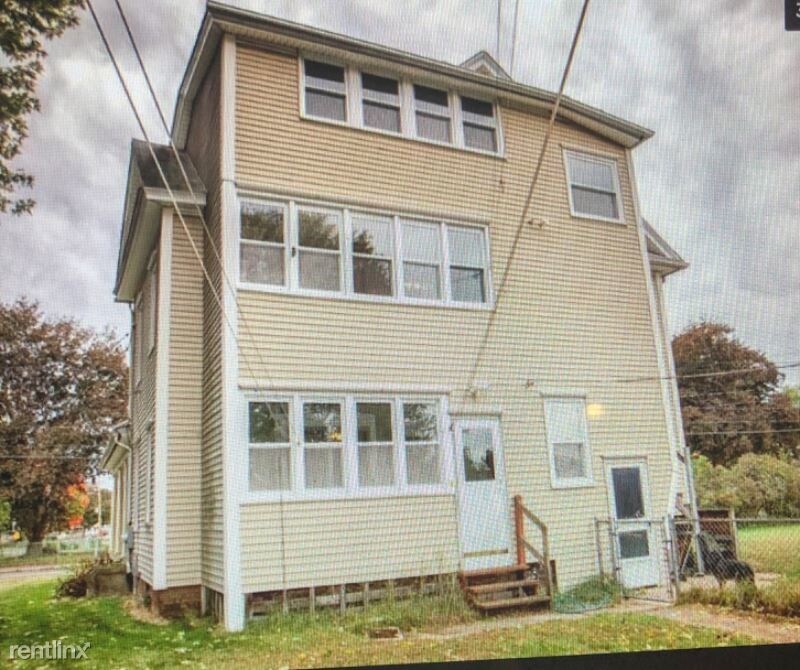 Building Photo - 418 Chicopee St