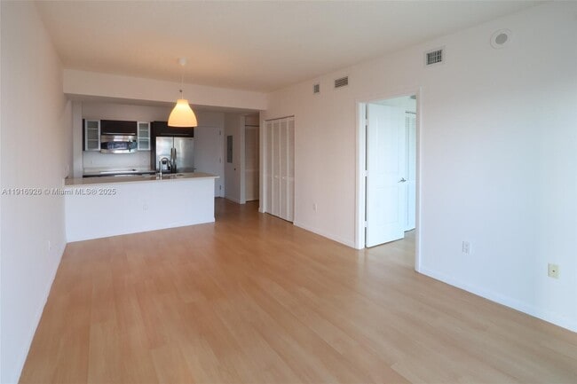 Building Photo - 333 NE 24th St