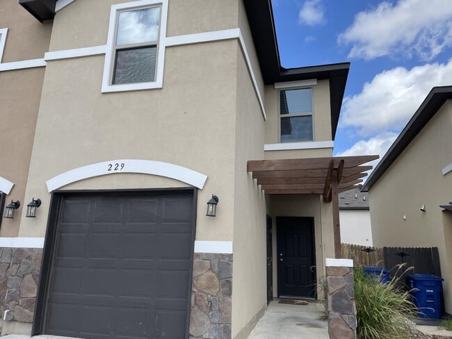 Building Photo - 229 Welland Dr