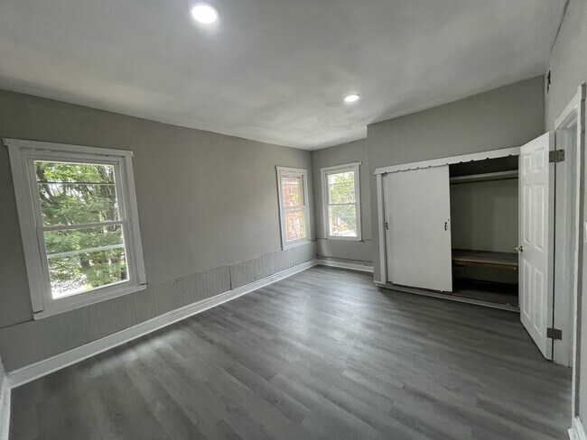 Building Photo - 74 Hudson St