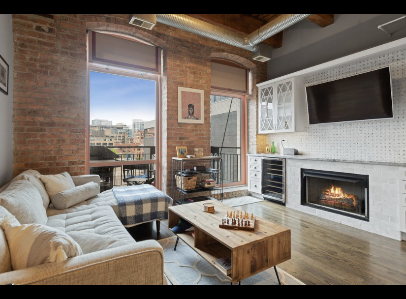 Primary Photo - 360 W Illinois St