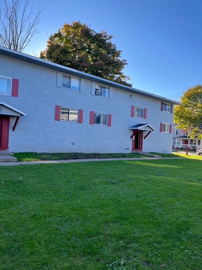 Building Photo - Garden Apartments