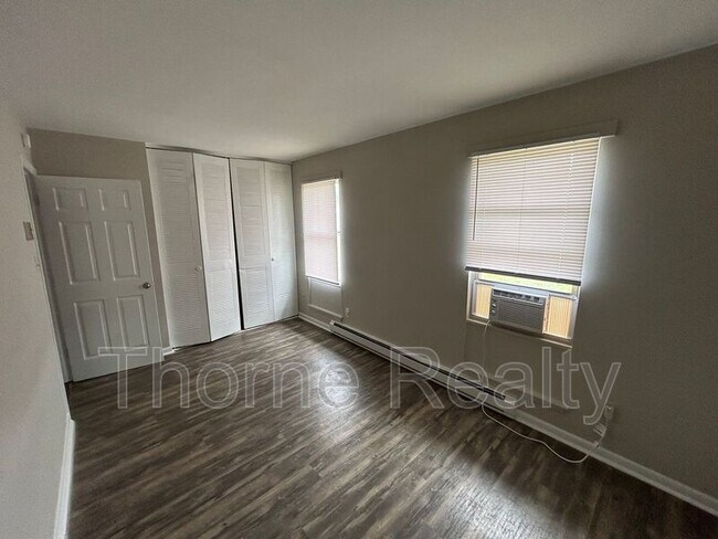 Foto del edificio - 400 E Northern Blvd