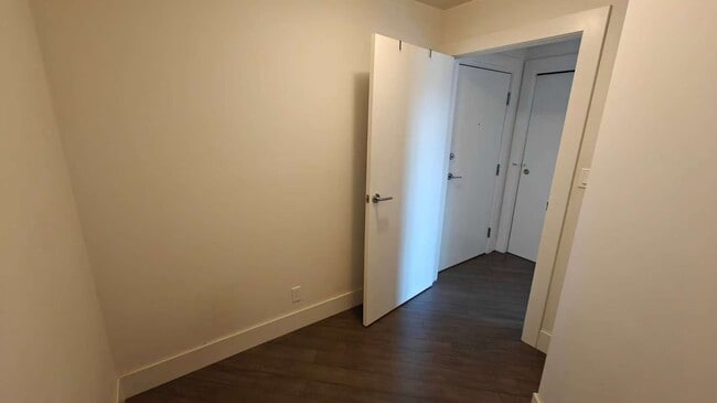 Building Photo - 510 Edmonton Trl
