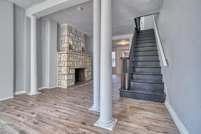 Building Photo - 1610 Wilkens Ave