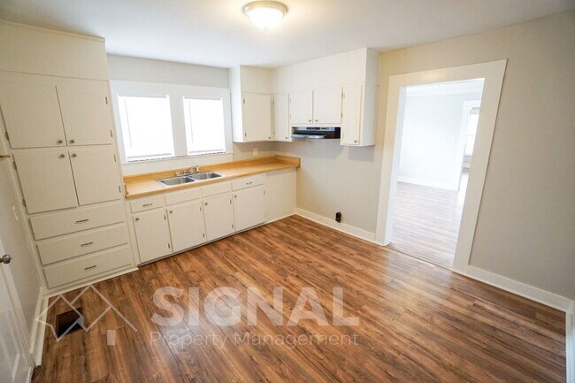 Foto del edificio - 217 1st Ave SE