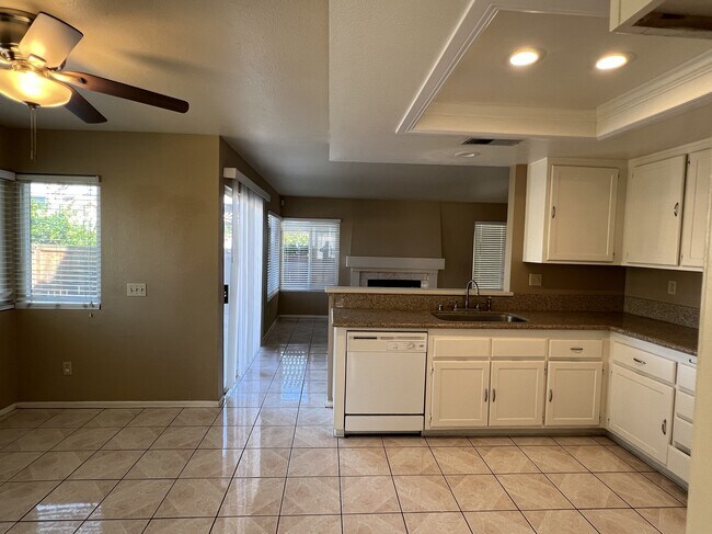 Foto del edificio - 10484 Agate Ave