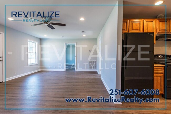 Building Photo - **HALF-OFF SECURITY DEPOSIT** Newly Renova...