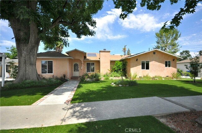 Building Photo - 5955 Vanalden Ave