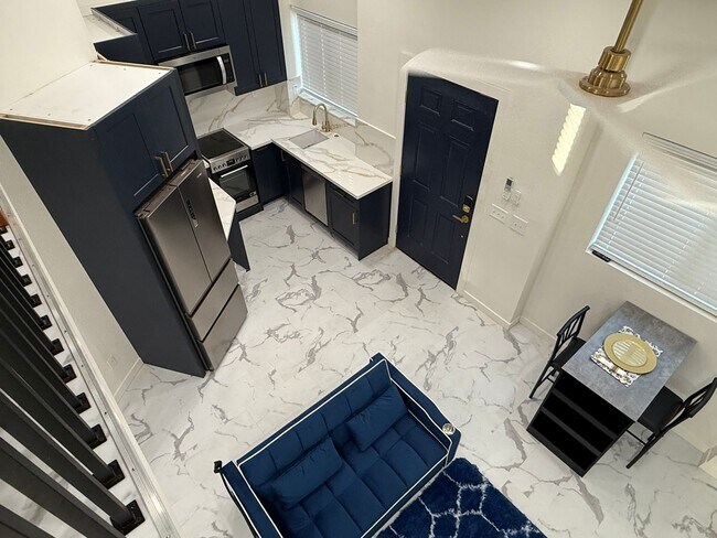 Foto del edificio - Luxurious 1 bedroom ADU in the heart of El...