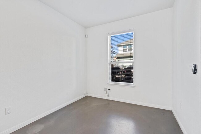 Foto del edificio - 5804 Loblolly Ln