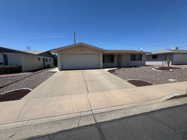 Building Photo - Beautifully Updated  2 Bed - 2 Bath Home in 55 Plus Community in Sunland Village - Mesa, AZ