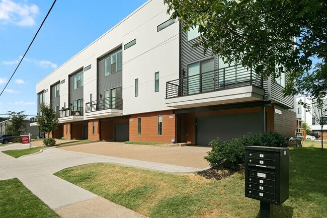 Building Photo - 5023 Fuqua St