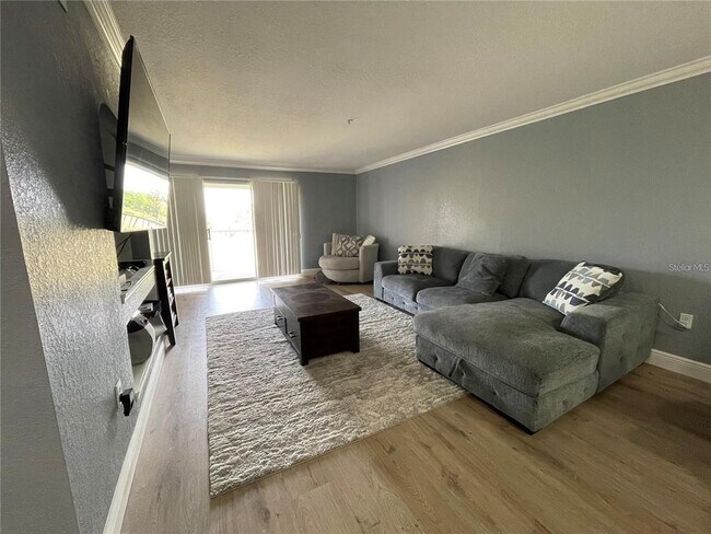 Building Photo - 13905 Fairway Island Dr