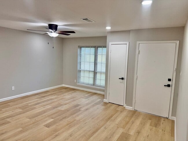 Building Photo - 620 Circle Way