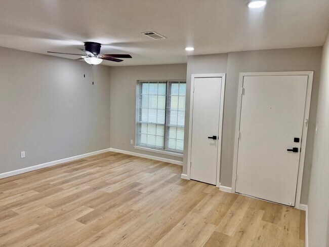 Foto del edificio - 620 Circle Way