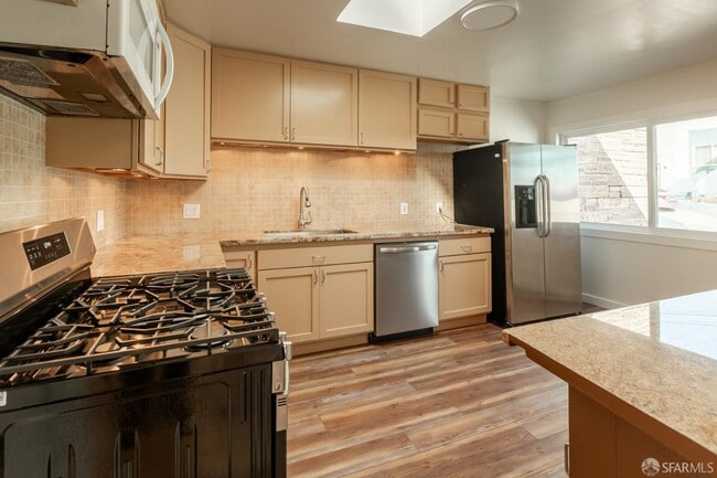 Building Photo - 316 Bridgeview Dr