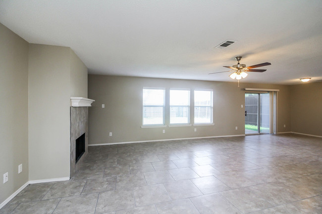 Building Photo - 3212 Pecan Crossing