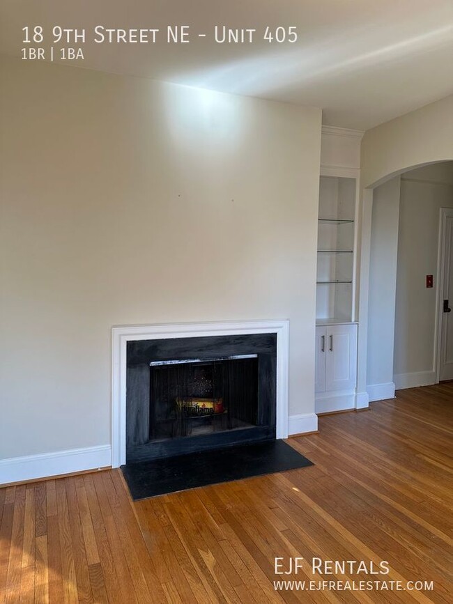 Building Photo - Historic Capitol Hill One Bedroom W/Open F...