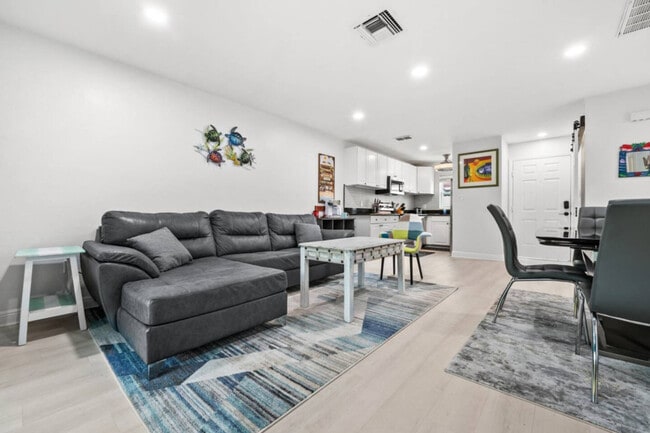 Foto del edificio - 1019 SE 40th St