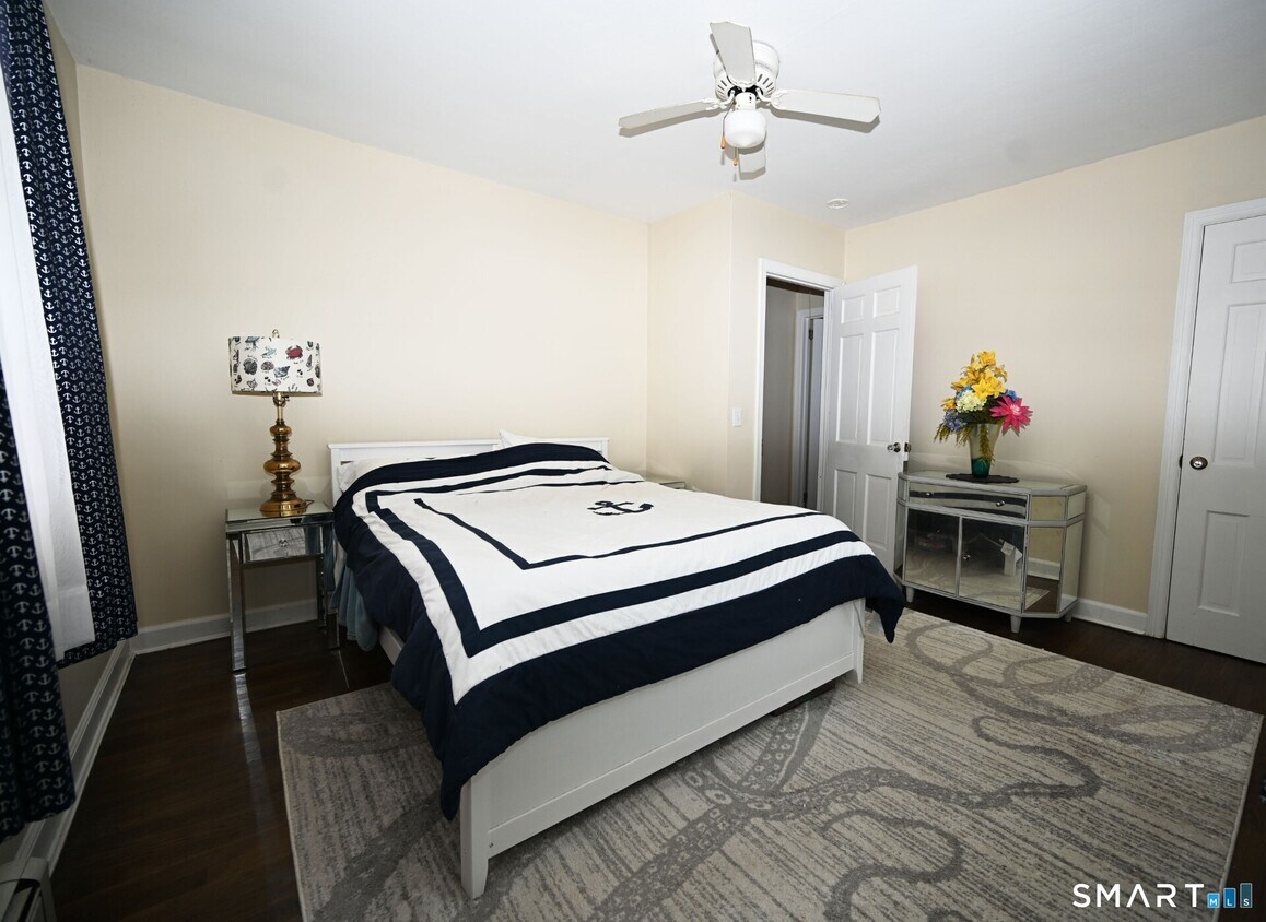Foto del edificio - 23 Quotonset Ln