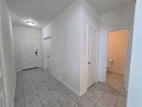 Building Photo - 7318 Parkview Dr