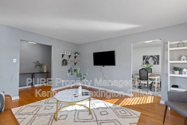 Foto del edificio - 2104 Tamarack Dr