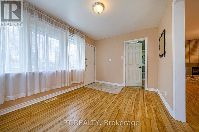 Building Photo - 206 Bayview Ave