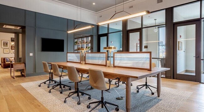 Foto del edificio - 315 N May St
