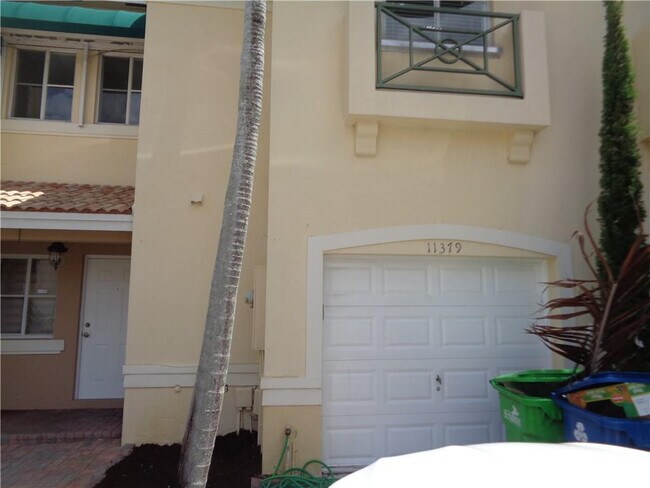 Foto del edificio - 11379 NW 34th Pl