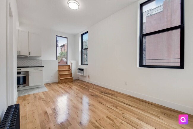 Foto del edificio - 37 1/2 Bedford St