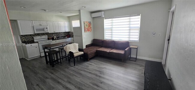 Foto del edificio - 1130 NE 111th St