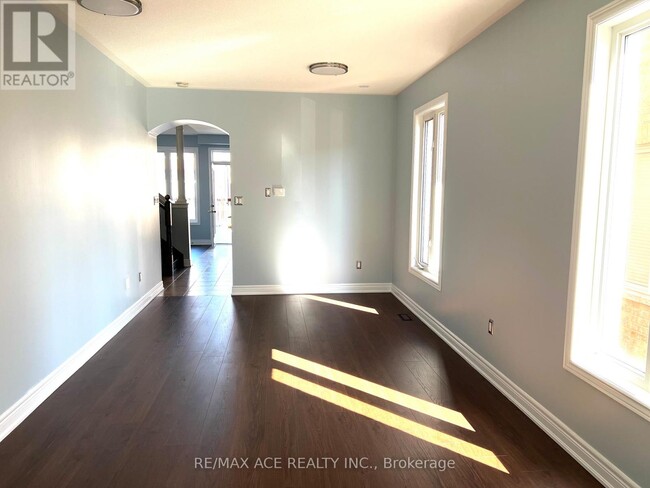 Building Photo - 23 Grayleaf Dr