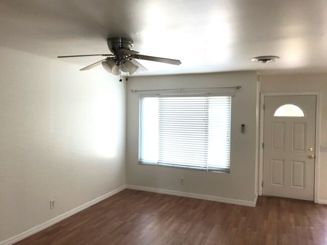 Building Photo - 3 Bedroom Townhome for Lease in Highly Des...