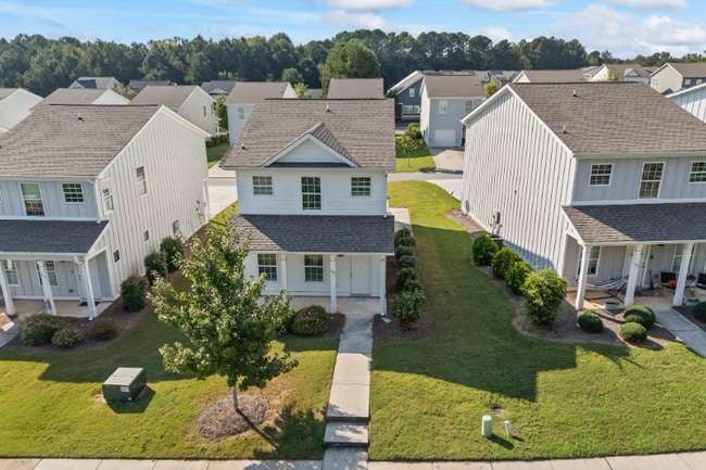 Photo - 365 Lorien Way House