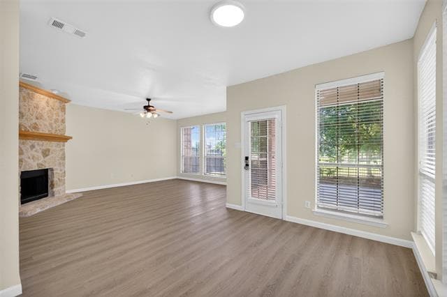 Building Photo - 2616 Cove Dr