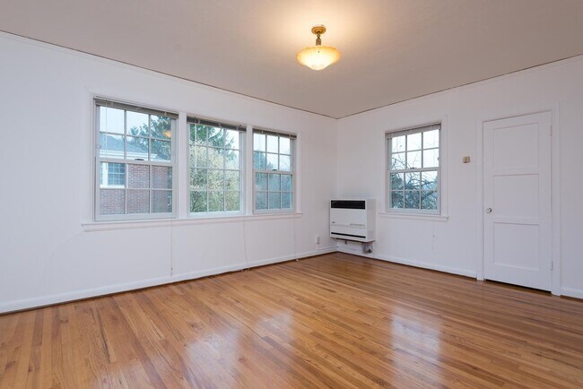 Foto del edificio - 5440 NE Sandycrest Terrace