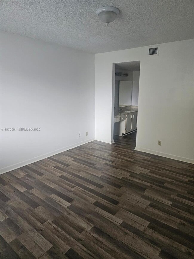 Building Photo - 9799 Westview Dr