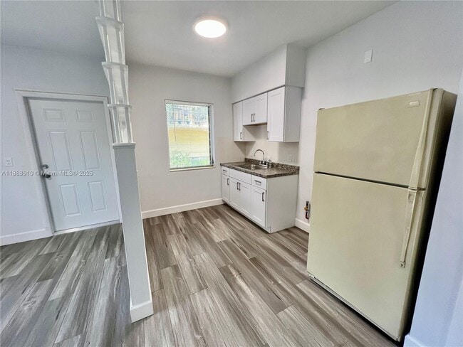 Building Photo - 962 NW 6th St