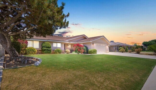 Foto del edificio - 6604 Cherrywood Ave