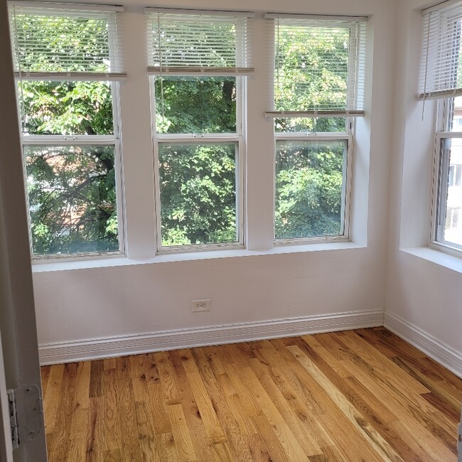 Foto del edificio - 6751 S Clyde Ave